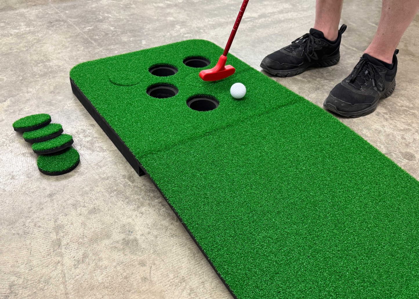 Putter Pong Putting Game with Putter and Golf Mat