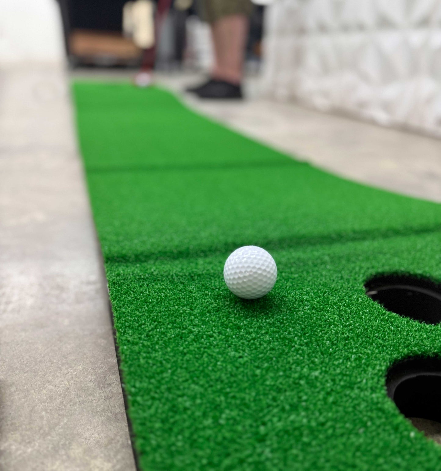 Putter Pong Putting Game with Putter and Golf Mat